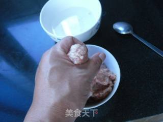 汆丸子的做法步骤：4