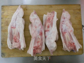 烤出来的美味滋补美容圣品——烤猪蹄的做法步骤：1
