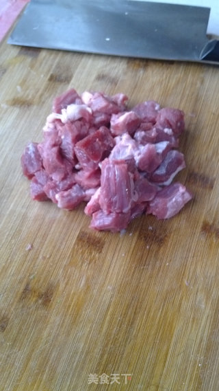土豆炖牛肉的做法步骤：1
