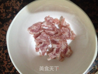 培根蛋炒饭的做法步骤：1