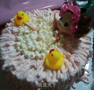 迷糊娃娃洗澡蛋糕，泡泡浴哦，芭比娃娃蛋糕（内涵威风蛋糕详细制作过程）的做法步骤：21