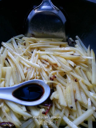 超级简单--炒酸辣土豆丝的做法步骤：6