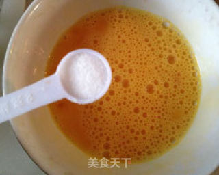 清香滑嫩，入口即溶的鱼糕蒸蛋的做法步骤：3