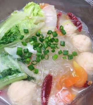 肉丸时蔬粉丝汤的做法步骤：5