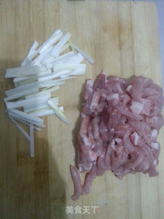 线辣椒炒肉丝的做法步骤：1