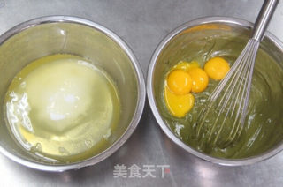 抹茶蛋糕卷的做法步骤：4