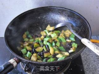 黑豆苦瓜丁的做法步骤：6