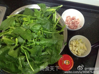 肉末菠菜的做法步骤：1