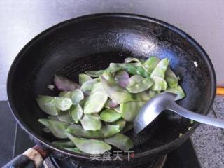 黄豆酱烧猪耳豆的做法步骤：2