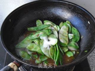 黄豆酱烧猪耳豆的做法步骤：4