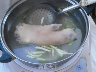 黄豆猪脚煲的做法步骤：2