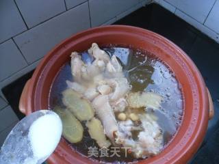 黄豆猪脚煲的做法步骤：6