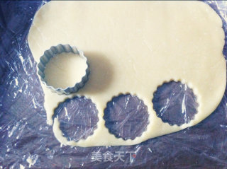 瞪着水汪汪的大眼睛来卖萌——椰香小熊饼干的做法步骤：7