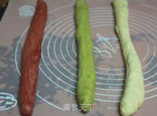 不用色素依旧做出色泽艳丽的美味面包的做法步骤：2