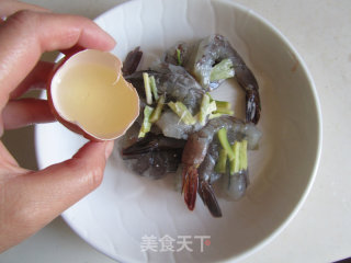 香炸凤尾虾的做法步骤：3