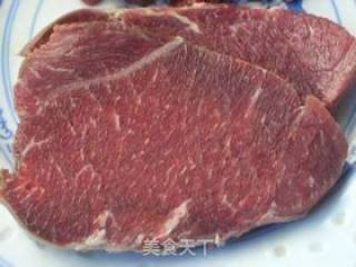 牛肉胡萝卜饺子的做法步骤：1
