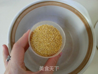 安神补肾栗子小米粥的做法步骤：1