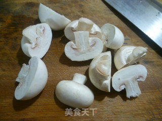 菠菜蘑菇牛肉丸汤的做法步骤：3