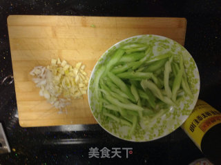 炝西芹的做法步骤：2