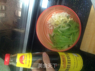 炝西芹的做法步骤：8