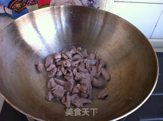 菜花炒肉的做法步骤：3