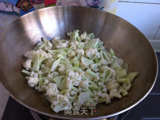 菜花炒肉的做法步骤：5