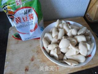 酱烧杏鲍仔的做法步骤：1