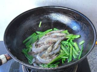 黄酒焖斑节虾的做法步骤：3