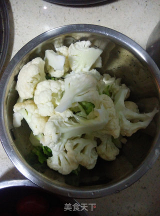 蕃茄炒花菜的做法步骤：1