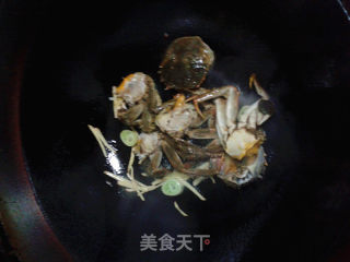 河蟹炒年糕的做法步骤：4