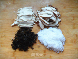 酸辣汤的做法步骤：2