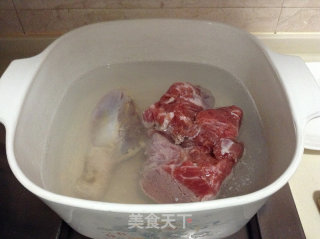 孩子最爱----------淮山玉米胡萝卜汤的做法步骤：3