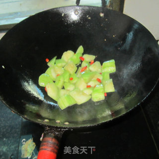 干煸丝瓜丁的做法步骤：6