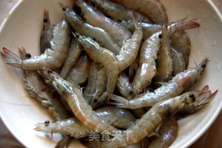 油爆虾的做法步骤：1