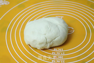 椰蓉奶酪小餐包的做法步骤：4