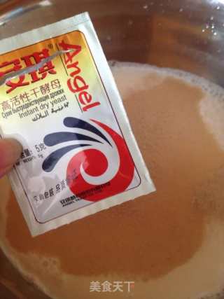 玉米面贴饼的做法步骤：2