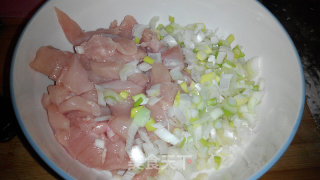 葱香鸡肉饼的做法步骤：2