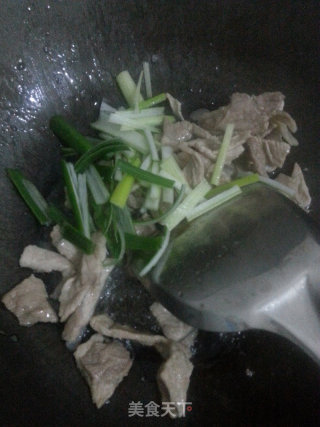 魔芋丝炒肉的做法步骤：3
