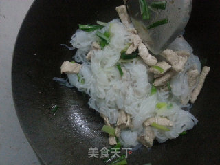魔芋丝炒肉的做法步骤：4