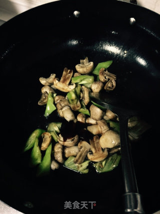 耗油口蘑的做法步骤：4