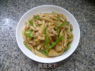 青椒五花肉炒盘菜的做法步骤：11