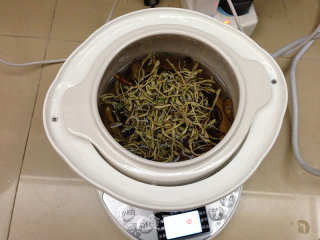 【石斛金银花水】-----治疗咽炎好方子的做法步骤：2