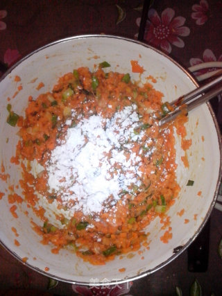胡萝卜猪肉卷（三种包法）的做法步骤：2