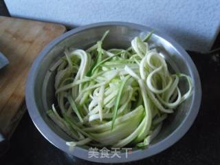 丝瓜“丝”的做法步骤：2
