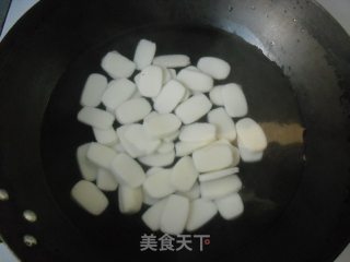 腊肉炒年糕的做法步骤：3