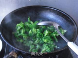 素炒西兰花的做法步骤：3