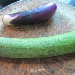 丝瓜炒茄子的做法步骤：1