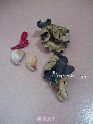 一道简单健康的美味素菜【凉拌黑木耳】的做法步骤：1