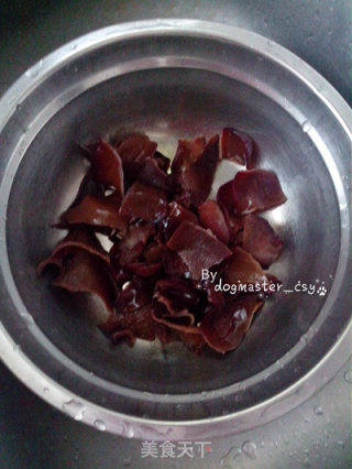 一道简单健康的美味素菜【凉拌黑木耳】的做法步骤：3