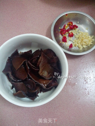 一道简单健康的美味素菜【凉拌黑木耳】的做法步骤：5